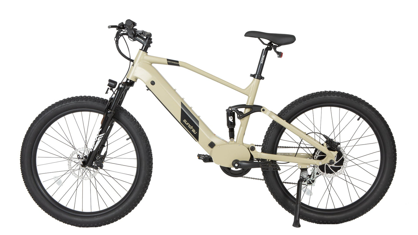 Vélo électrique DEFENDER de la marque E-Vélo EUNORAU QUEBEC, cadre noir et design moderne, vue de côté.