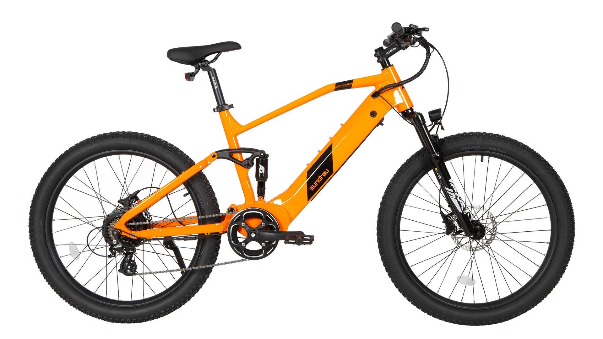 Vélo électrique Defender de la marque E-Vélo EUNORAU QUEBEC, vue de face avec cadre noir et pneus tout-terrain.