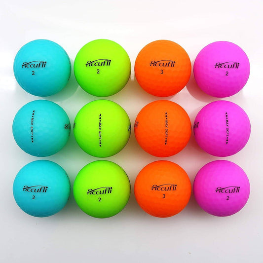 Balles de golf Accufli Max avec finition mate douce, marques de golf Golf Stuff, image de plusieurs balles blanches.