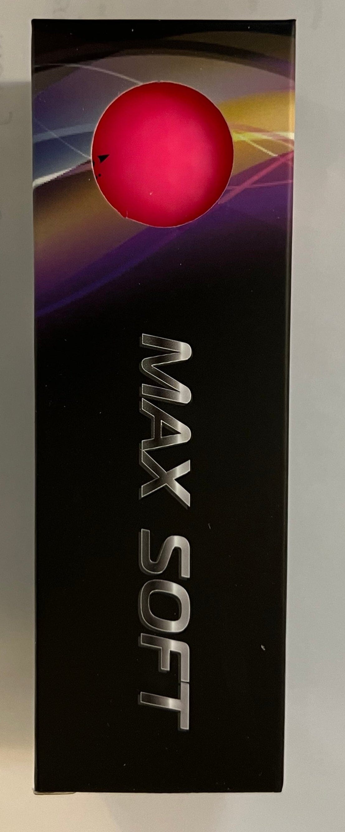 Balles de golf Accufli Max Soft Matte Finish de Golf Stuff, balle de golf matte rose dans un emballage.