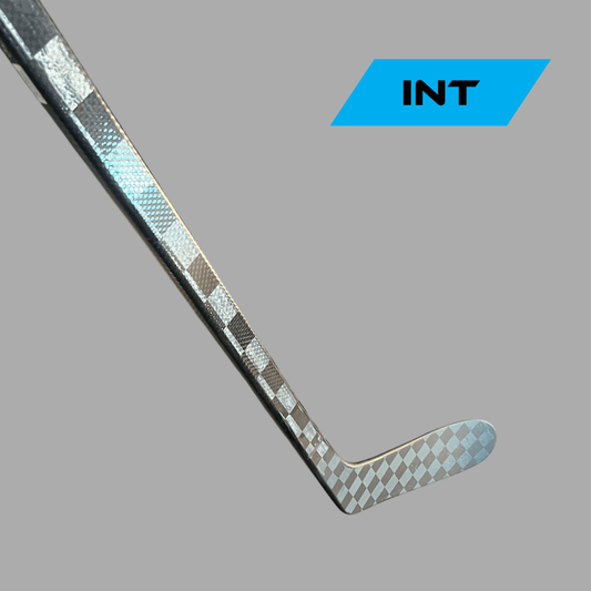 Bâton de hockey LabHockey Pro All Black V1 Intermédiaire, noir, 365 g, avec poignée ergonomique et lame en composite.