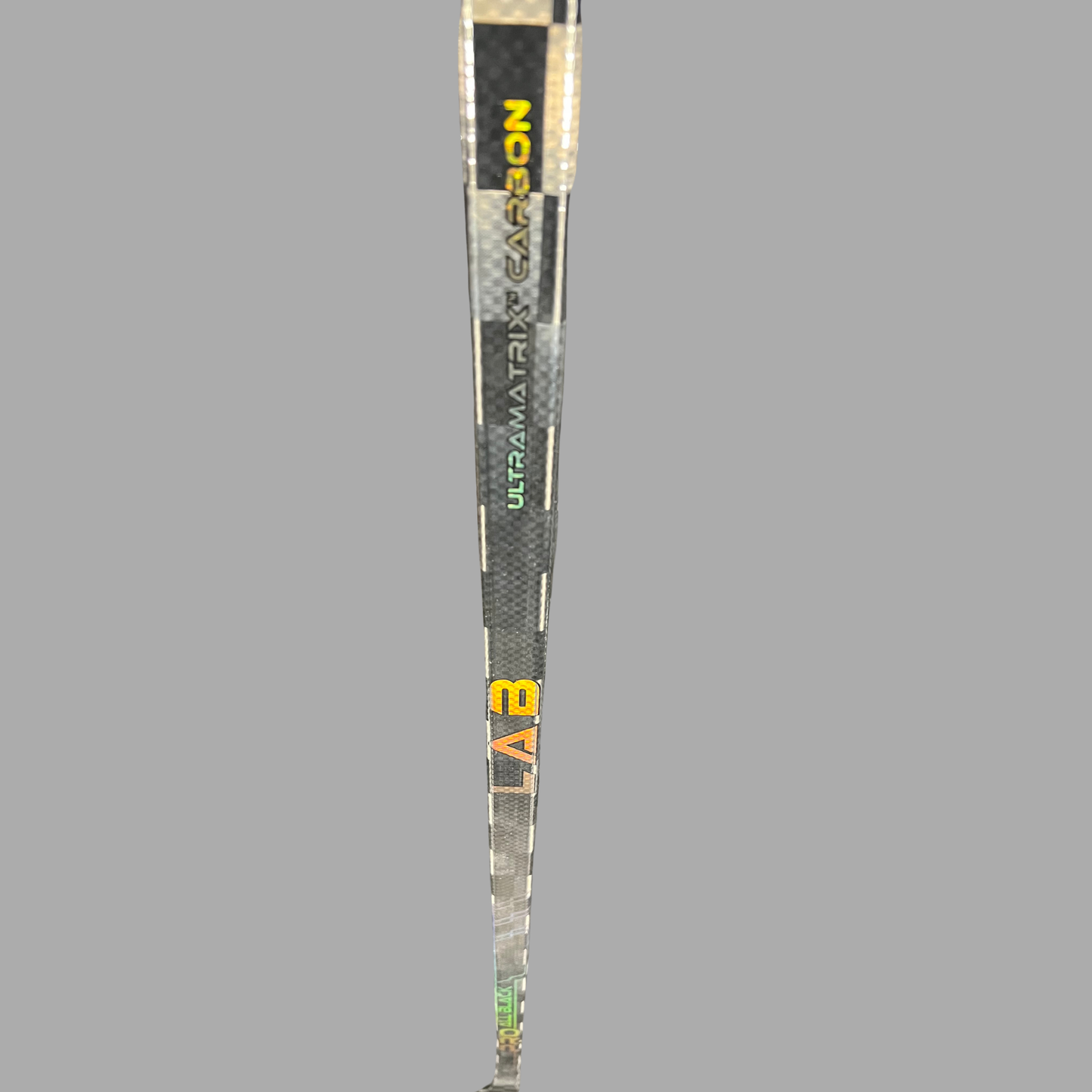 Vue complète verticale du bâton de hockey senior Pro All Black V2