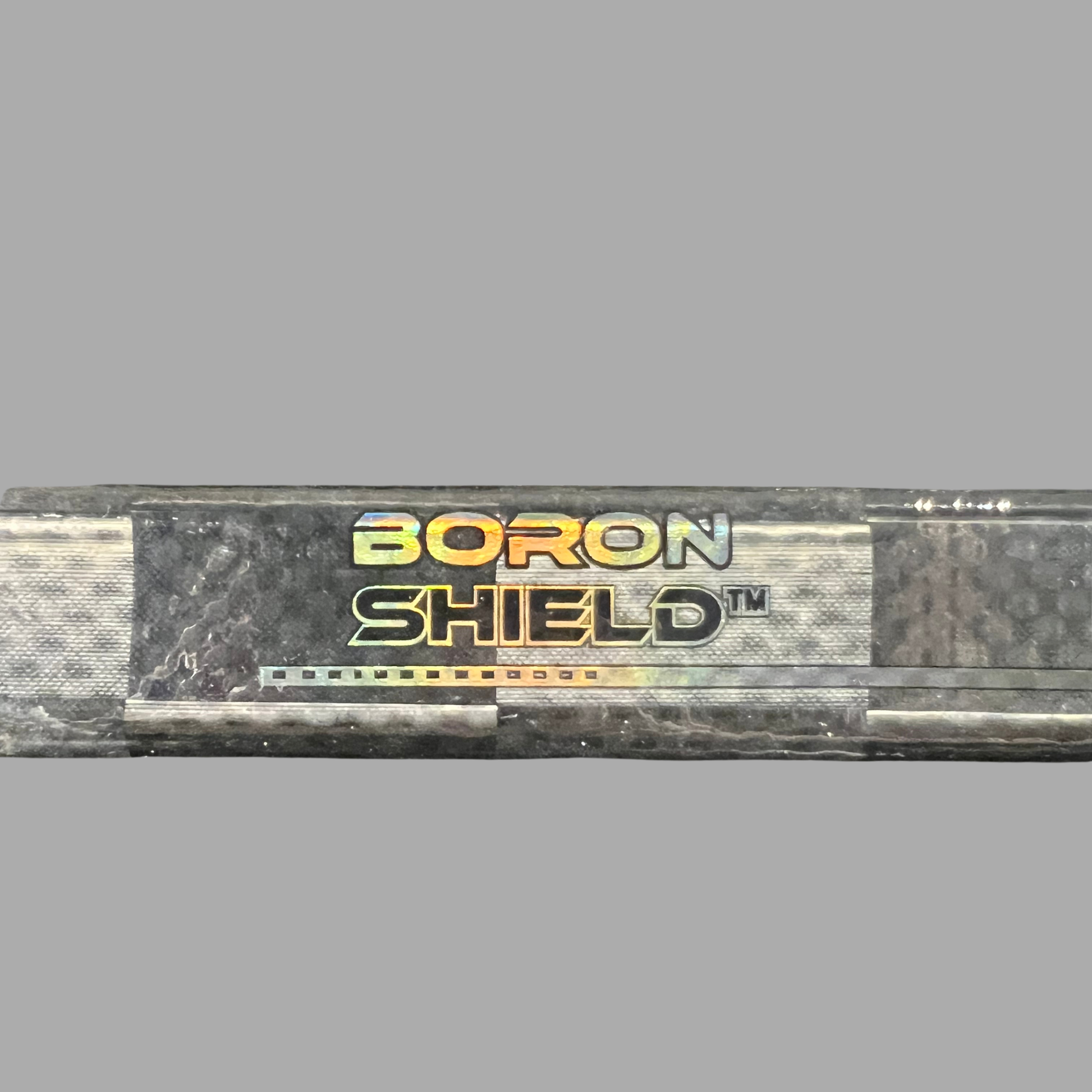 Technologie BoronShield renforcée au boron pour une durabilité maximale du bâton de hockey