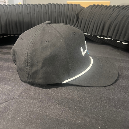 Vue latérale de la casquette classique à corde LabSports noire.