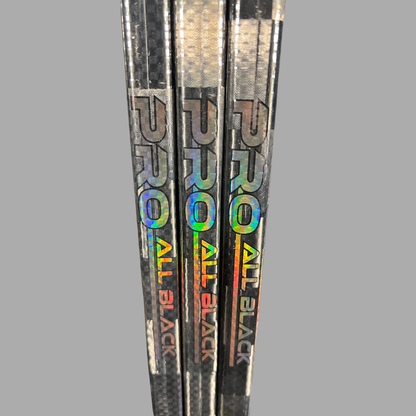 Gamme de bâtons de hockey Pro All Black V2 LabSports senior