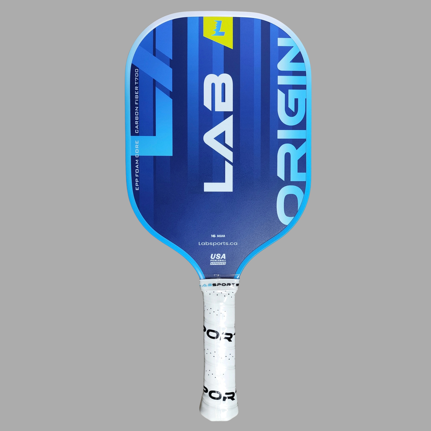 Raquette de pickleball LabOrigin de LabPickleball, en bois avec poignée ergonomique, prête à jouer.
