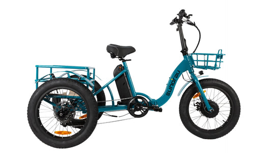 Tricycle électrique NEW-TRIKE 1.0 de la marque E-Vélo EUNORAU QUEBEC, vue de face avec guidon et roues.
