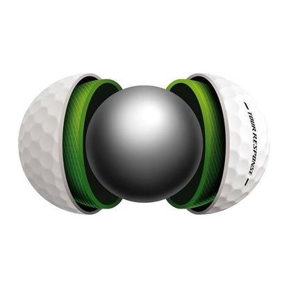 Balles de golf TaylorMade Tour Response '25 de Golf Stuff, vue rapprochée des balles de golf blanches avec logo.