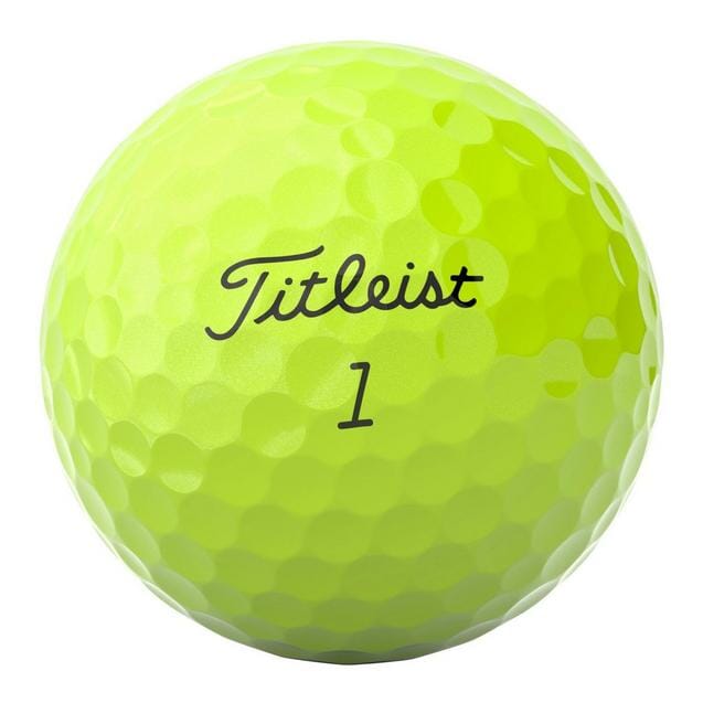 Balles de golf Titleist Pro V1 2025, balle de golf de haute performance, vue rapprochée de la balle blanche avec logo.