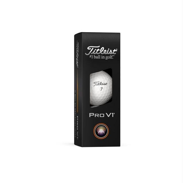 Série de 3 balles de golf Titleist Pro V1 2025 blanches avec numéros élevés, dans un emballage de Golf Stuff.