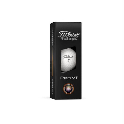 Série de 3 balles de golf Titleist Pro V1 2025 blanches avec numéros élevés, dans un emballage de Golf Stuff.