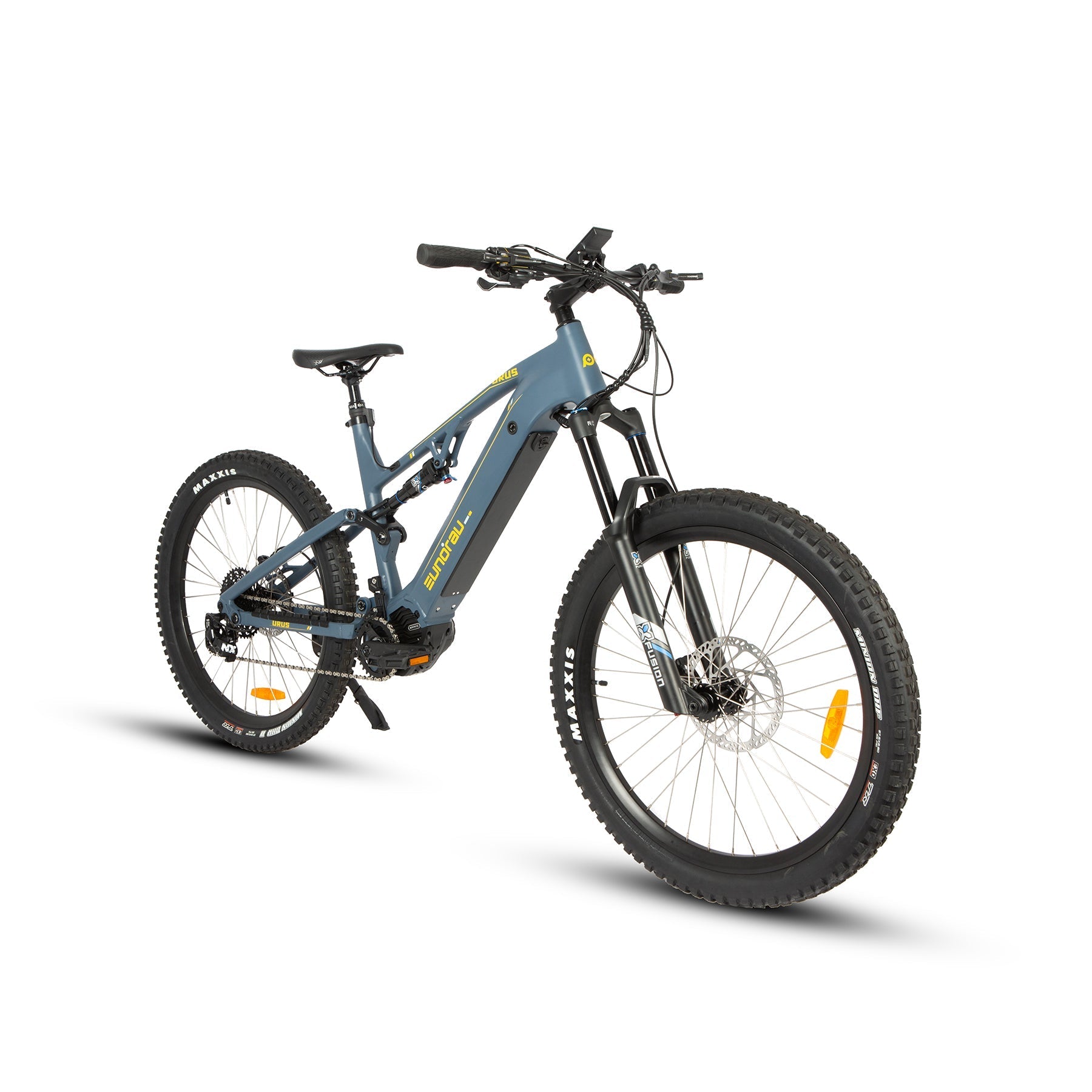 Vélo électrique URUS de E-Vélo EUNORAU QUEBEC, cadre noir, guidon, pneus et selle visibles sur l'image.